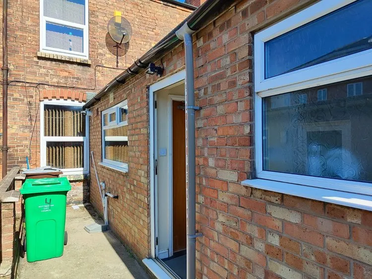 1 Spare room, 2 bed House - Norwood Road NG7 3FJ - Thumbnail 4